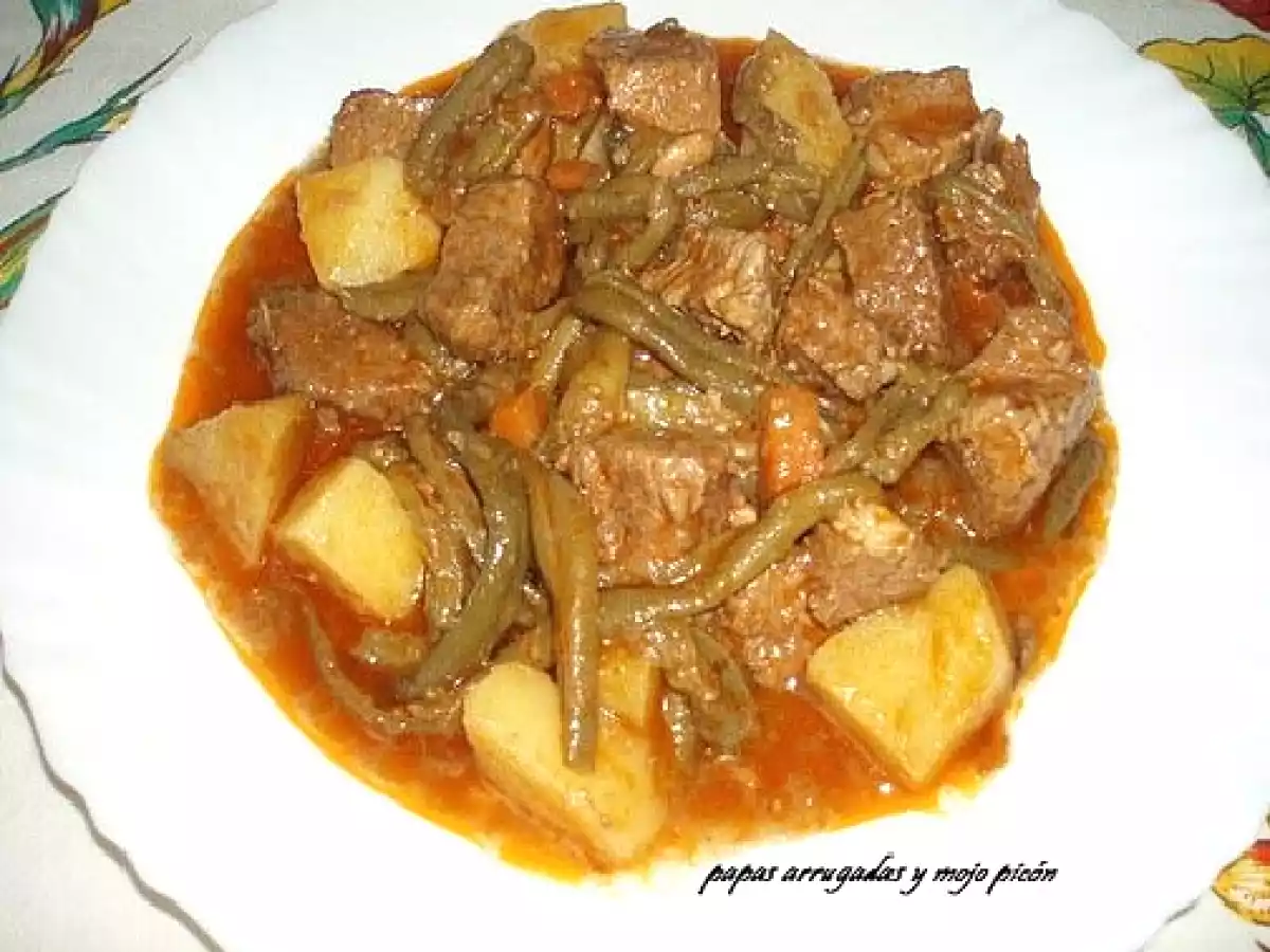 Papas con carne y habichuelas