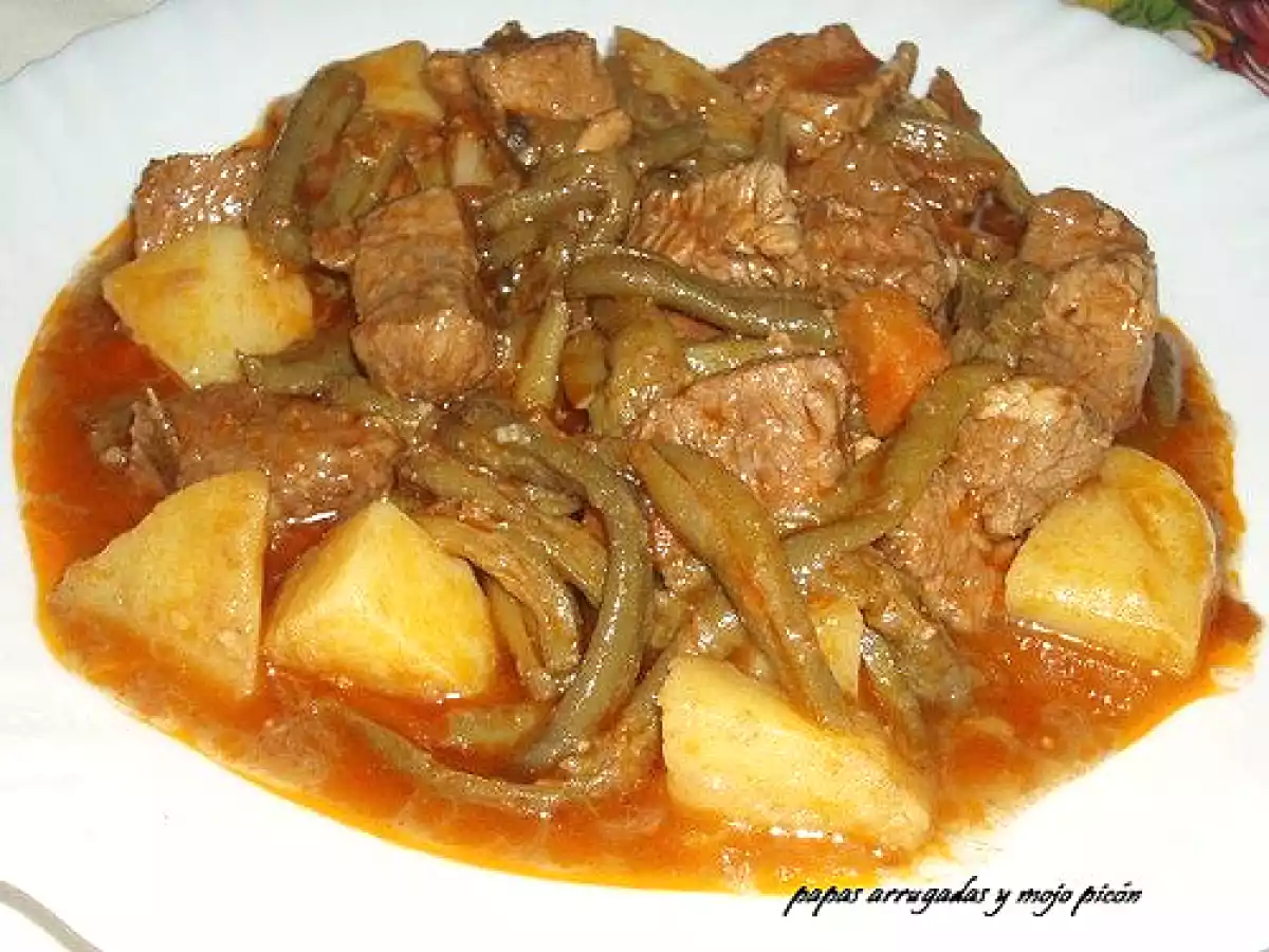 Papas con carne y habichuelas