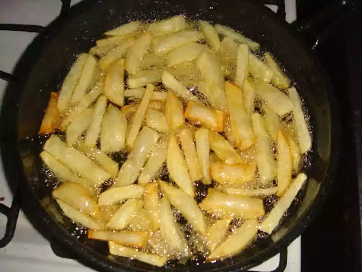 Papas fritas con huevos revueltos - foto 3