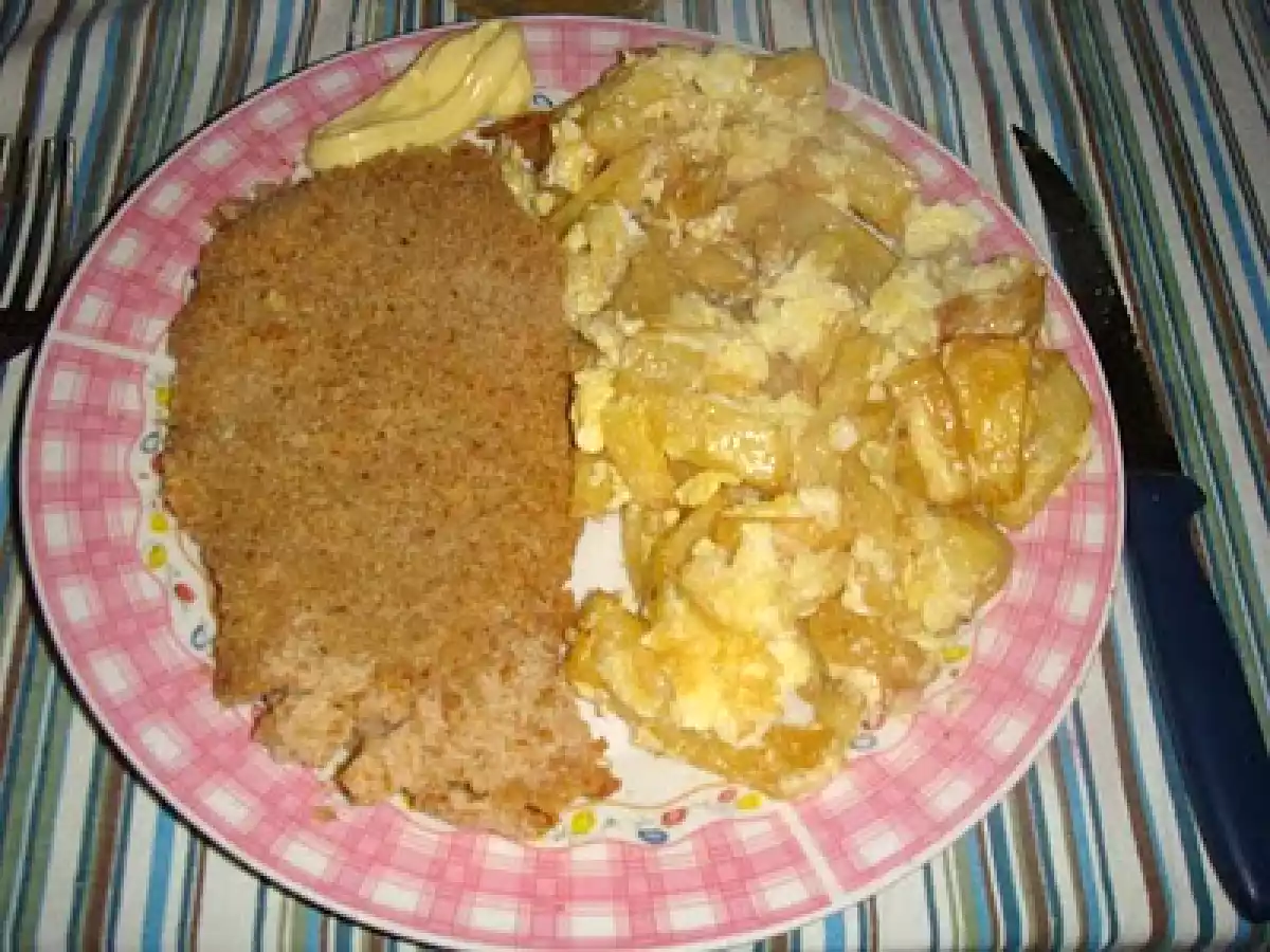 Papas fritas con huevos revueltos - foto 6