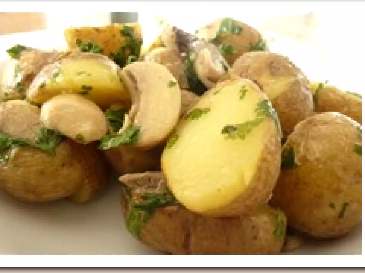 Papas salteadas con hongos y perejil