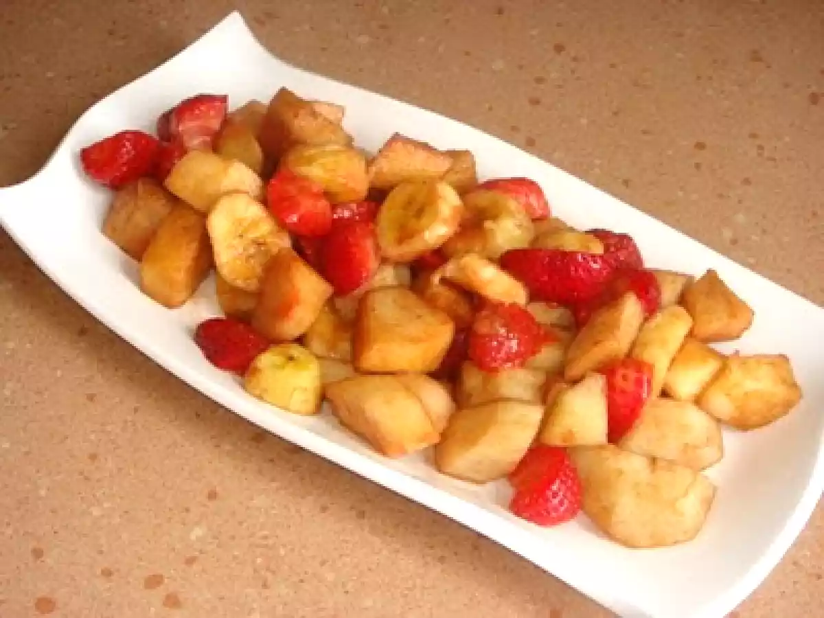 Papillote de frutas y fresas