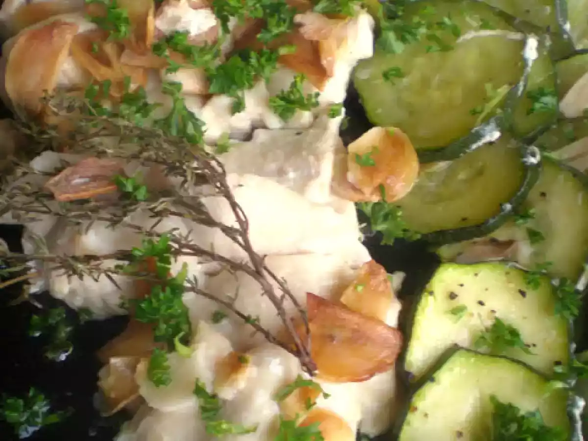 Papillote de pollo al tomillo y calabacines.