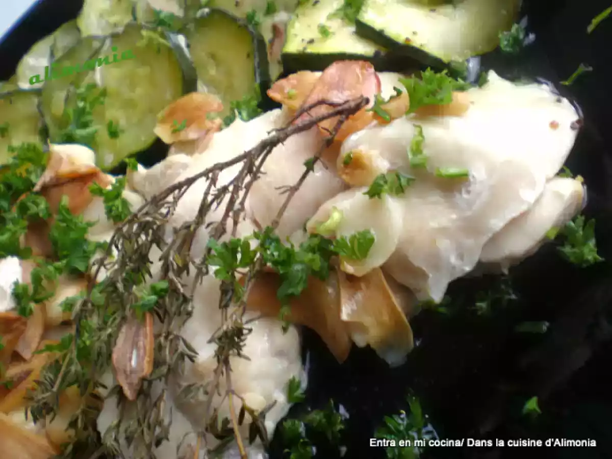 Papillote de pollo al tomillo y calabacines. - foto 3