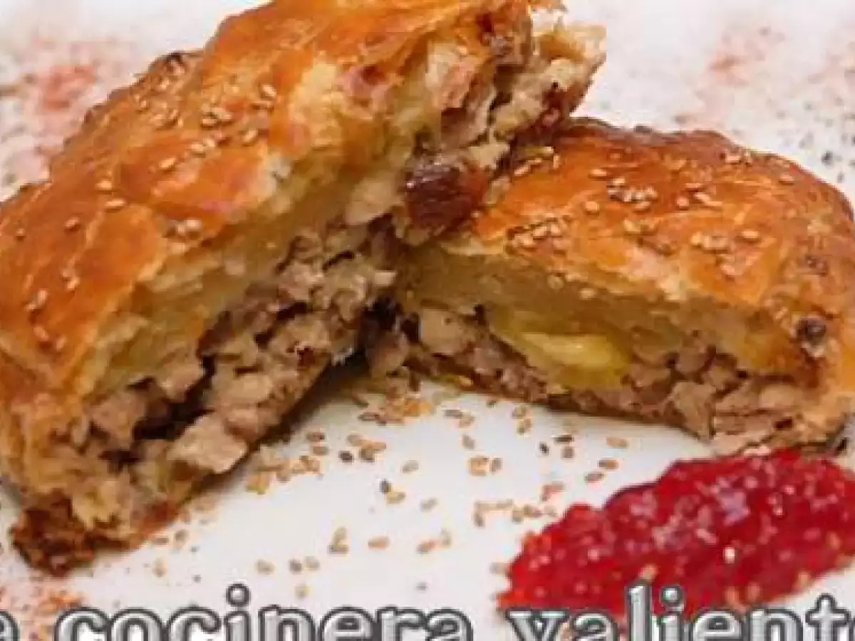 paqueticos de hojaldre rellenos de pollo y pimiento confitado th