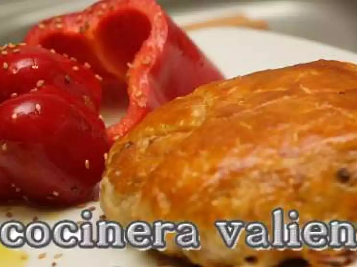 paqueticos de hojaldre rellenos de pollo y pimiento confitado th - foto 2