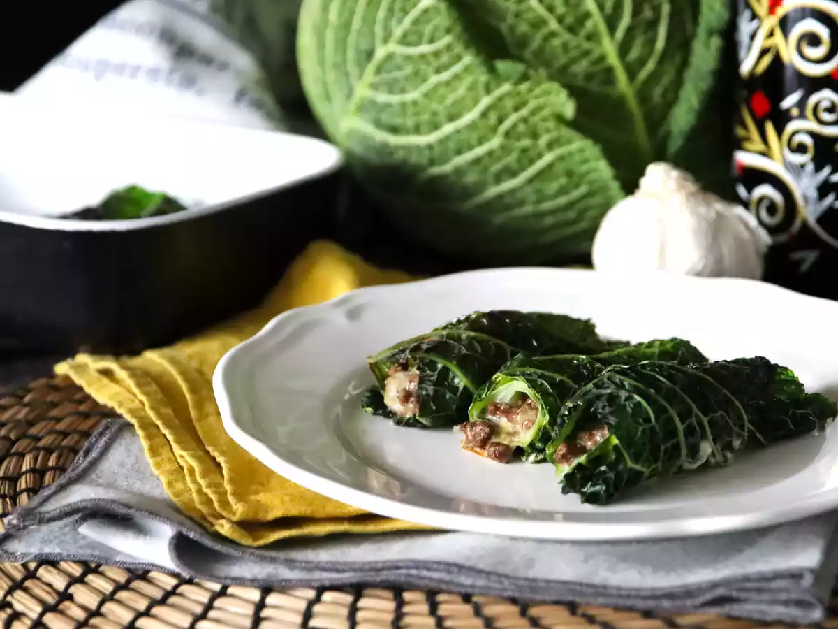 Paquetitos de col rellenos de carne molida