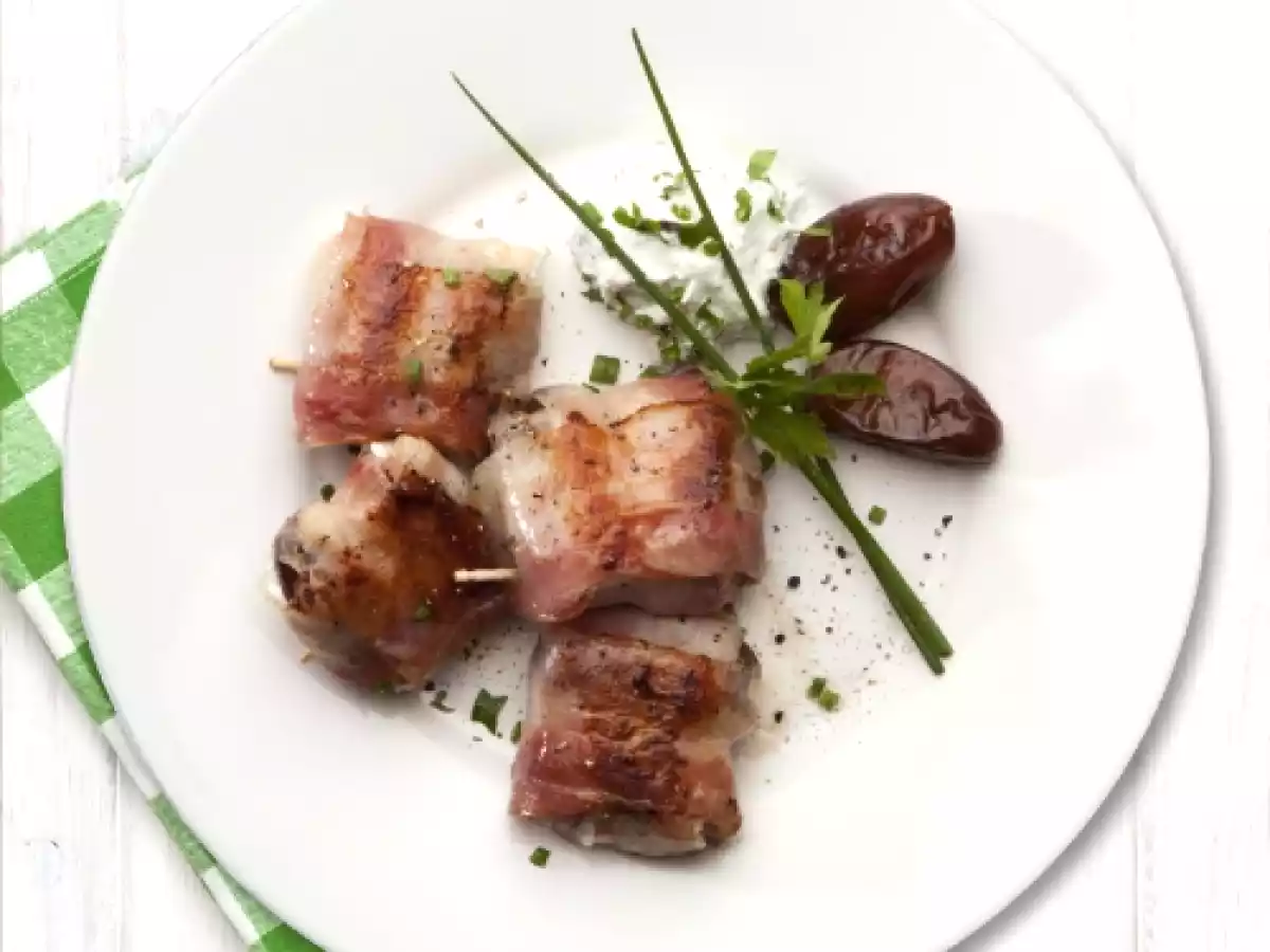 Paquetitos de dátiles rellenos de queso