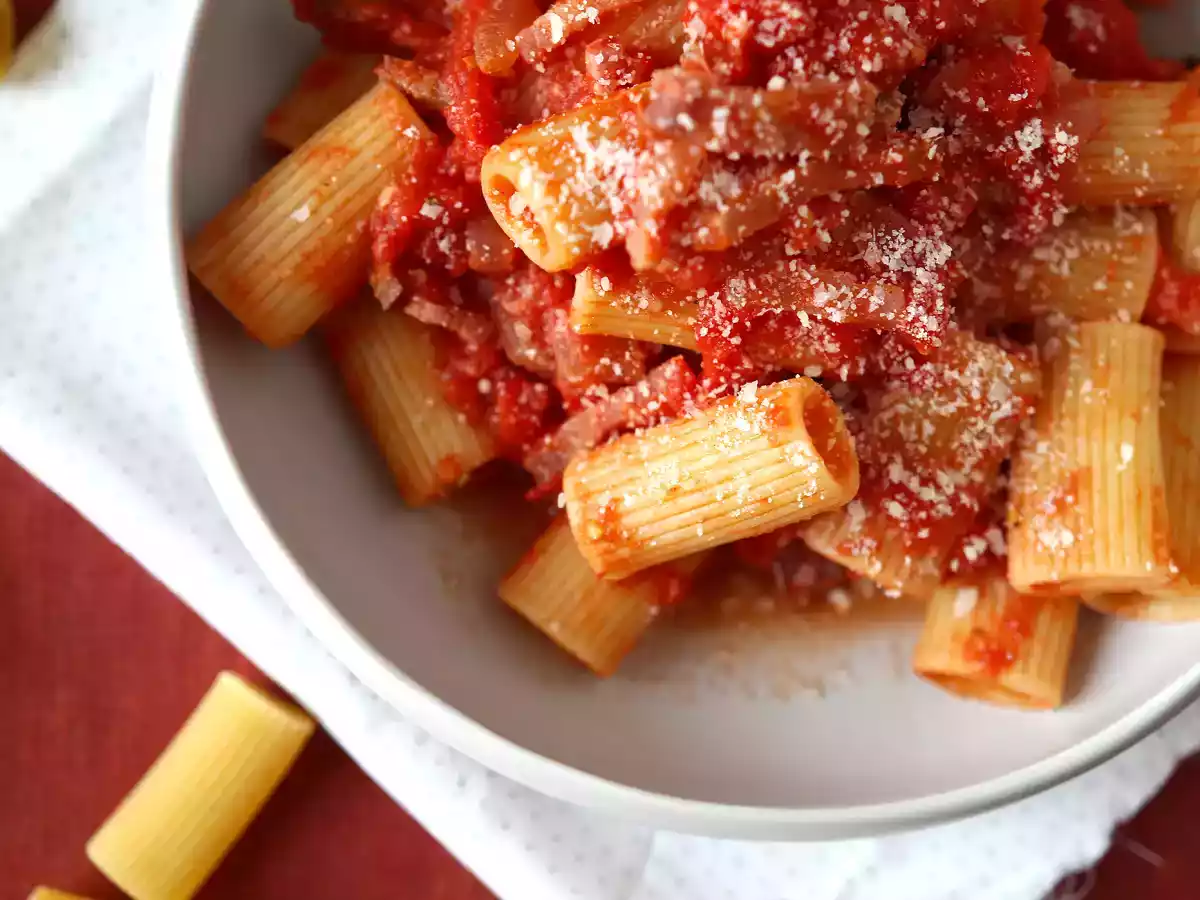 Pasta a la Amatriciana, una receta italiana llena de sabor y tradición - foto 4