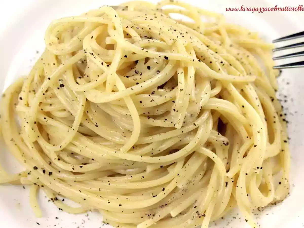 Pasta cacio e pepe a la romana (queso y pimienta) - foto 3