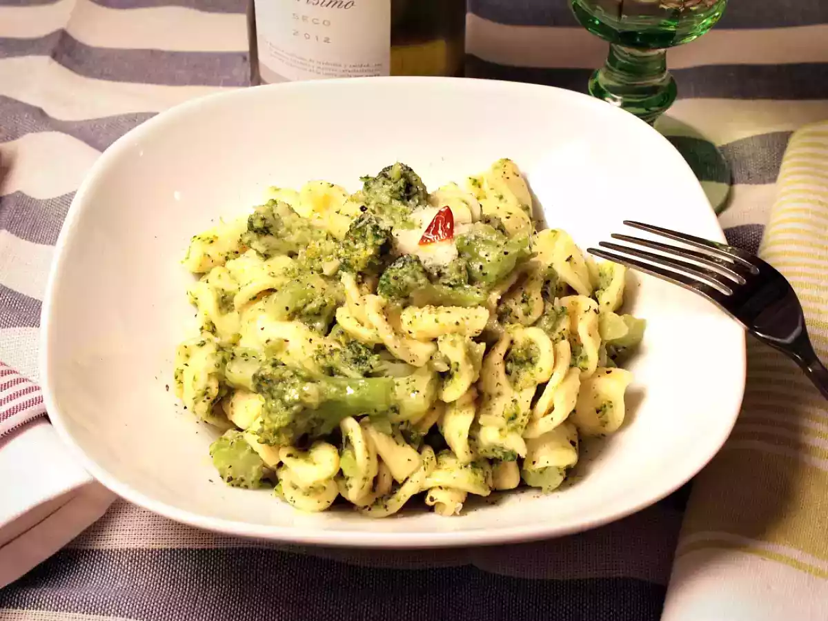 Pasta con brócoli y anchoas - foto 2