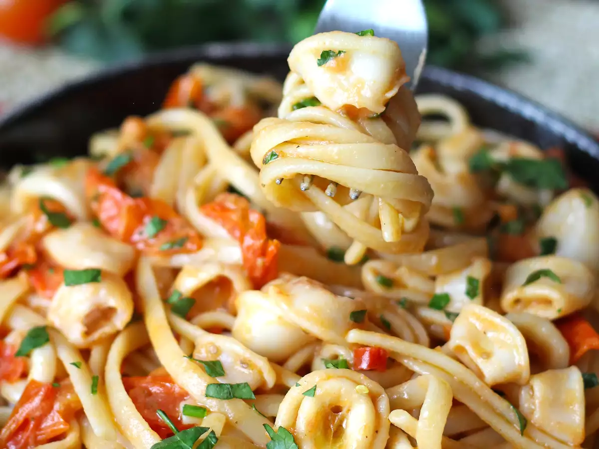 Pasta con calamares congelados y tomates cherry: receta sencilla y sabrosa - foto 6