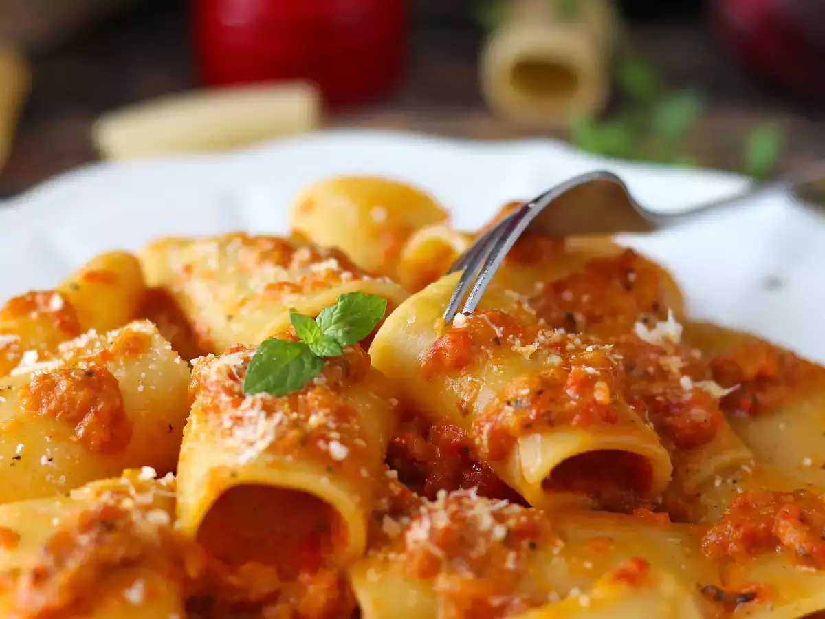 Pasta con pimientos y menta: cremosa y aromática