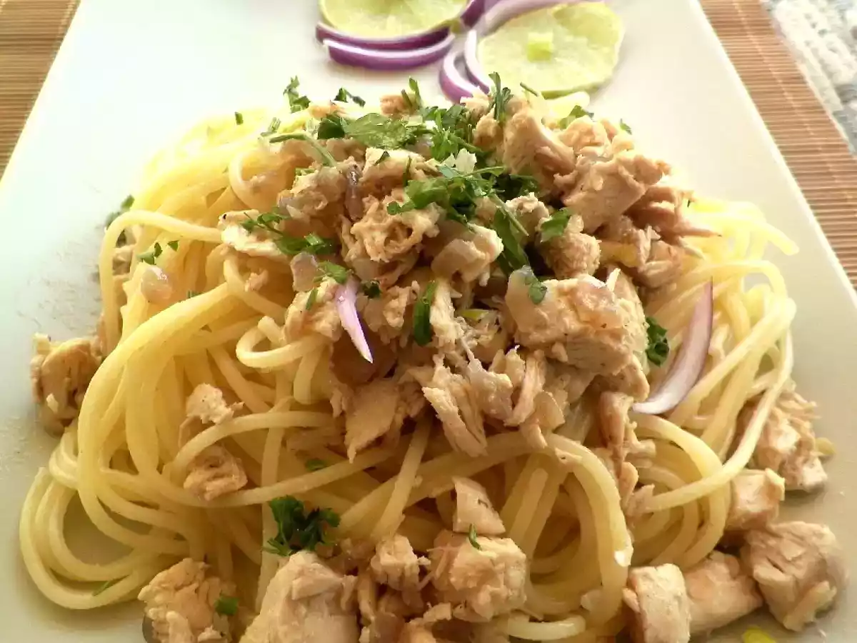 Pasta con pollo y limón