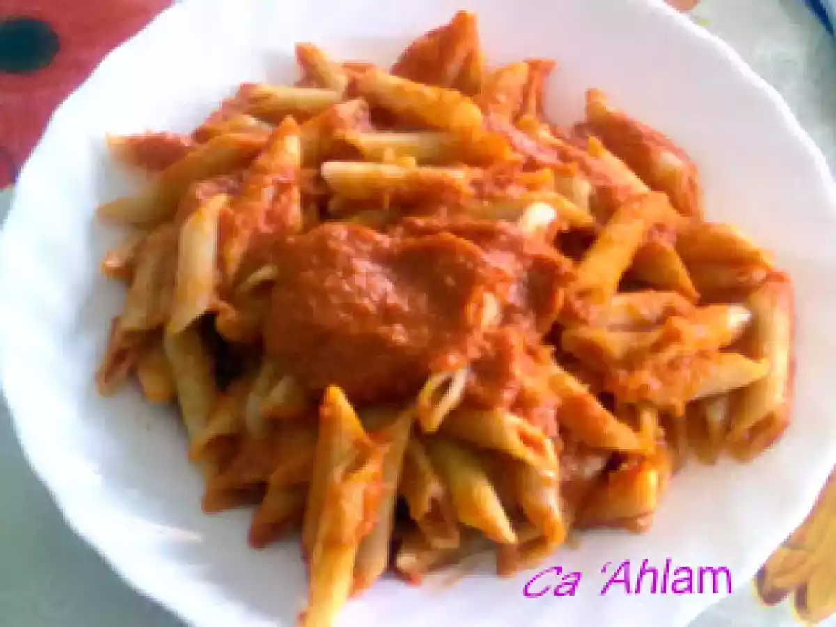 Pasta con salsa de tomate y zanahoria