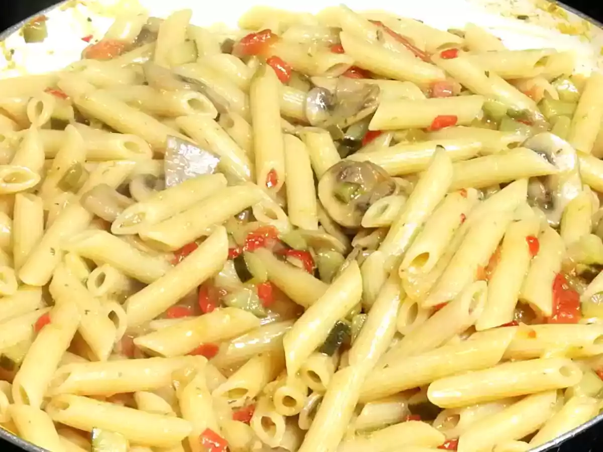 Pasta con verduras original italiana