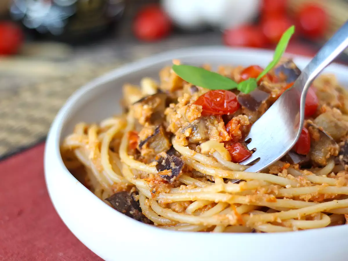Pasta cremosa con berenjena asada y tomates cherry, sin nata - foto 3