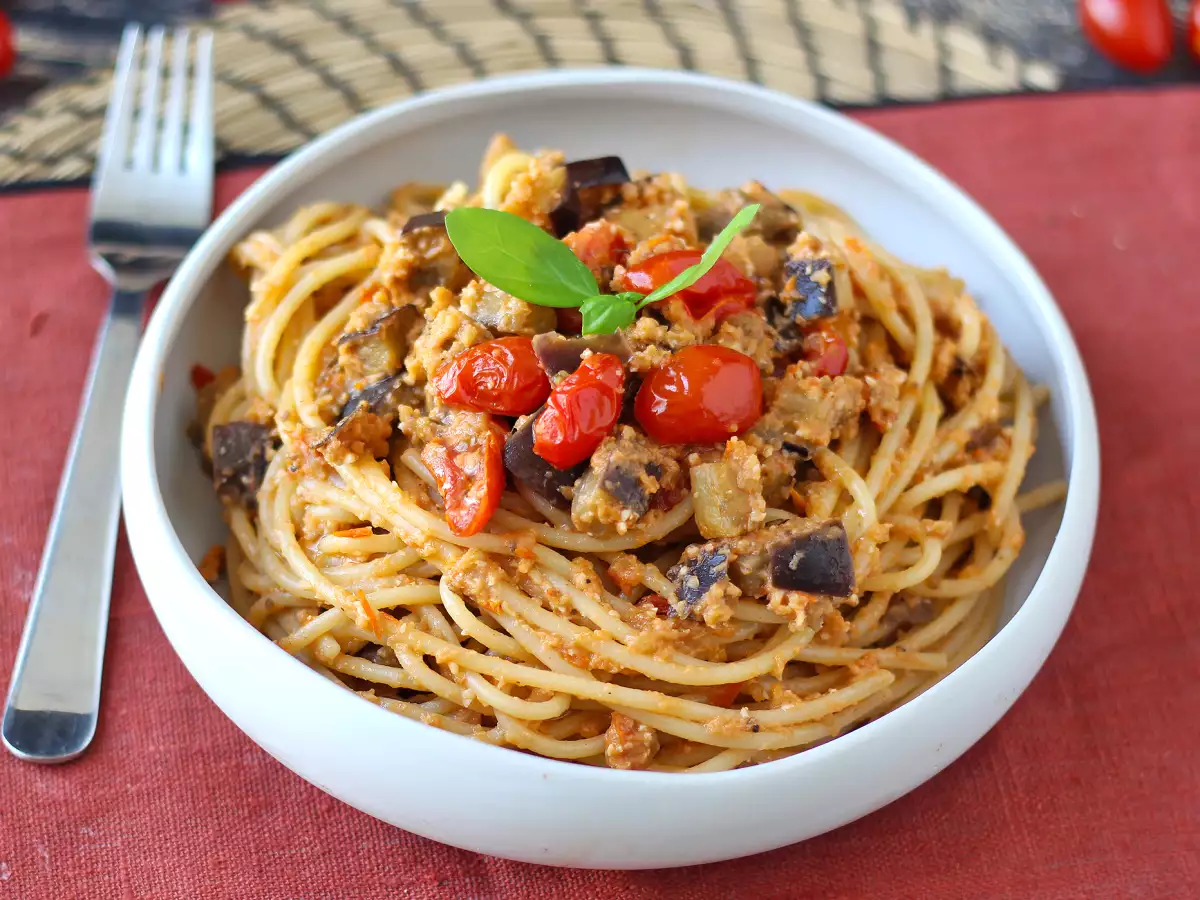 Pasta cremosa con berenjena asada y tomates cherry, sin nata - foto 4
