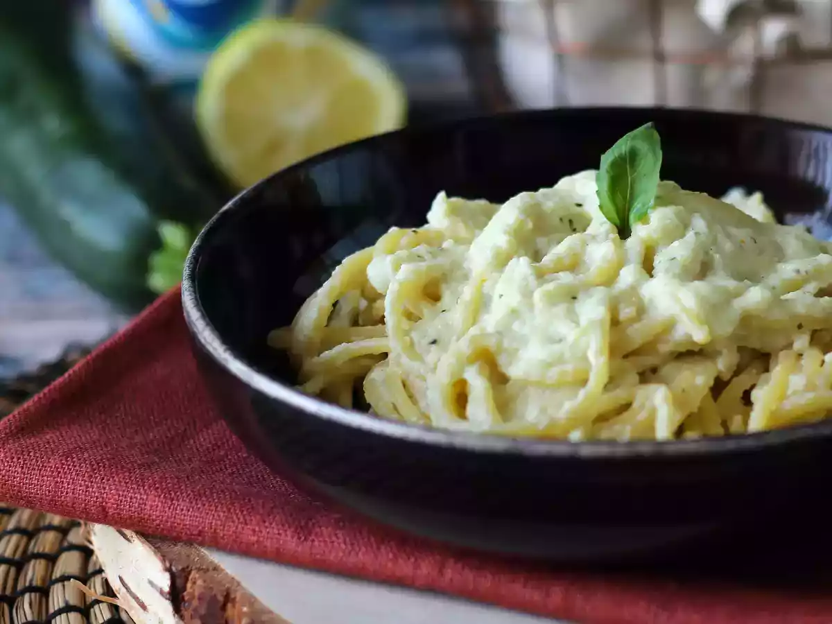 Pasta cremosa con calabacines y yogur griego - foto 3