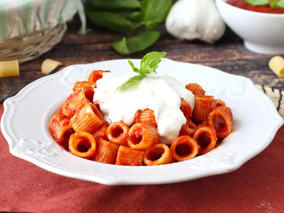 Pasta cremosa con tomate y stracciatella: una receta fácil lista en poco más de 10 minutos - foto 2