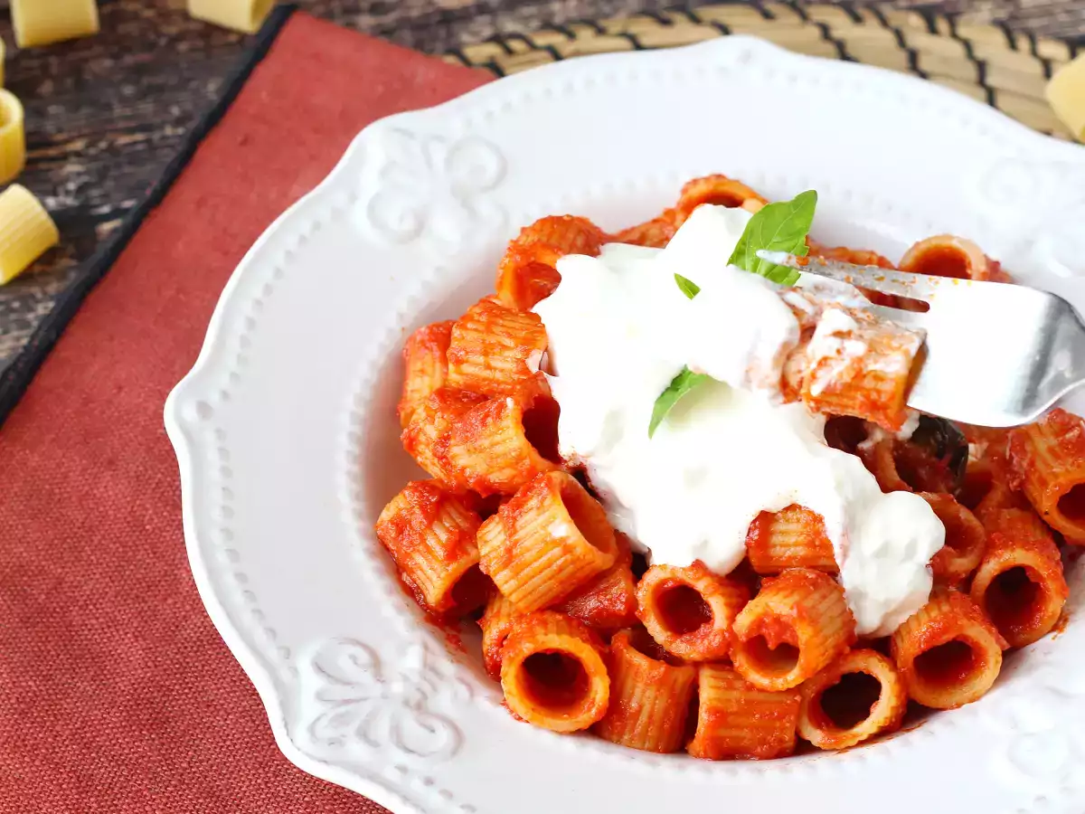 Pasta cremosa con tomate y stracciatella: una receta fácil lista en poco más de 10 minutos - foto 4