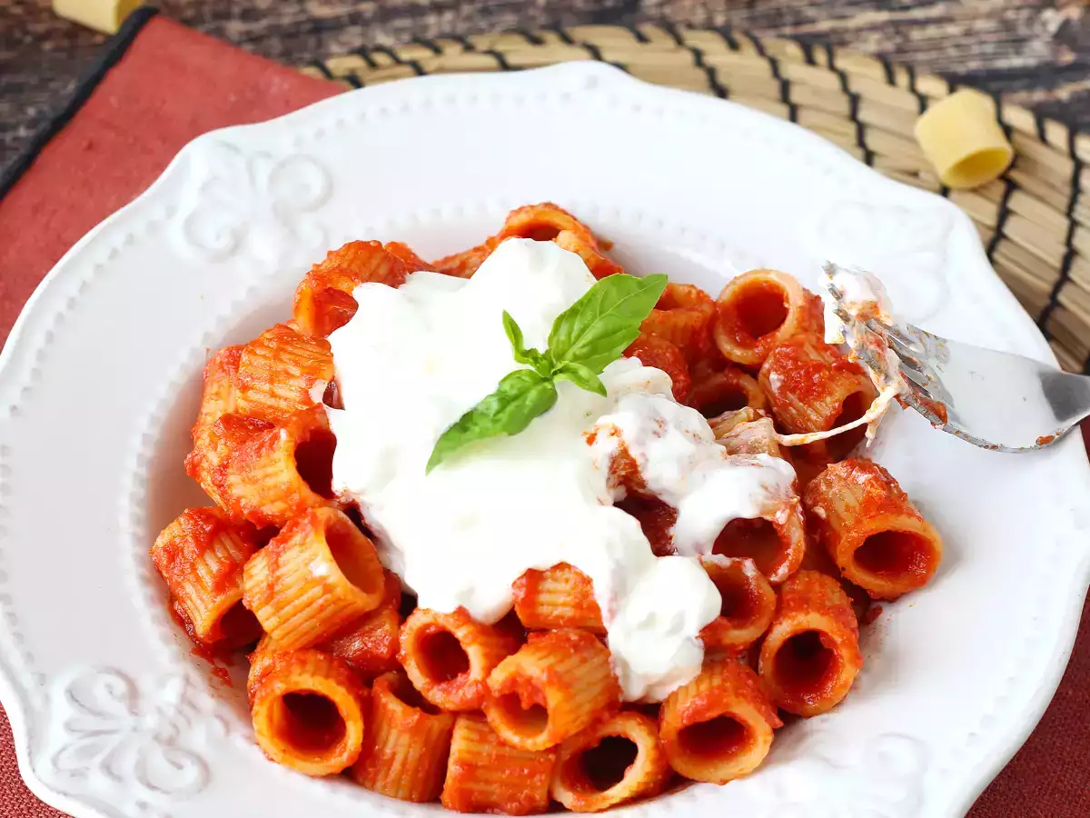 Pasta cremosa con tomate y stracciatella: una receta fácil lista en poco más de 10 minutos - foto 5
