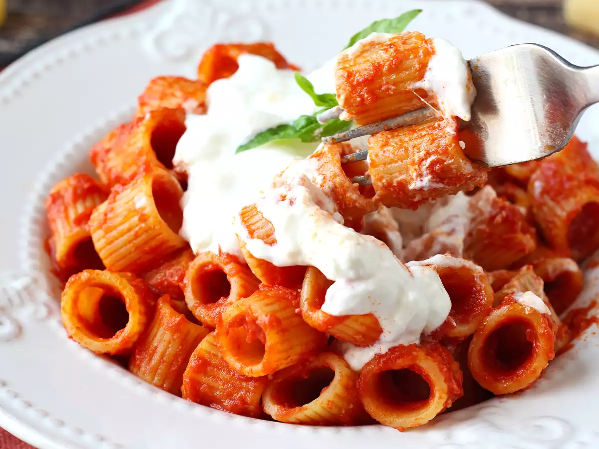 Pasta cremosa con tomate y stracciatella: una receta fácil lista en poco más de 10 minutos - foto 6