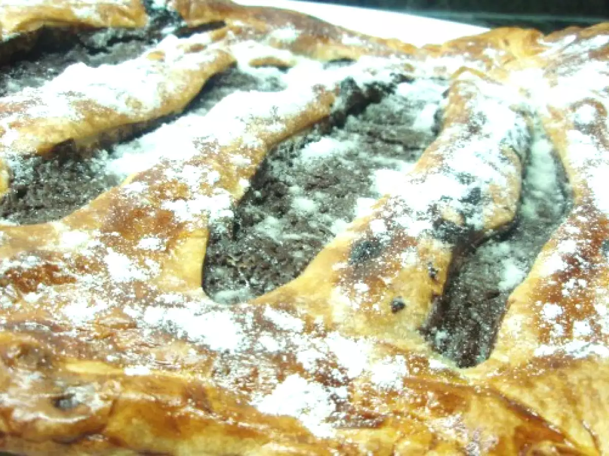 Pasta de full farcida de xocolata / Hojaldre relleno de chocolate