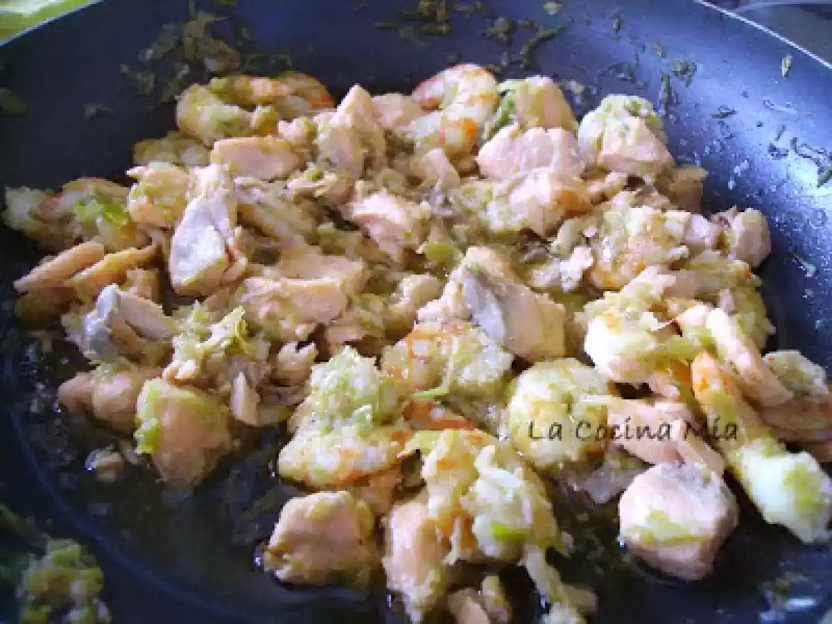 Pasta Filo Rellena Salmón Con Salsa De Piquillos - foto 2