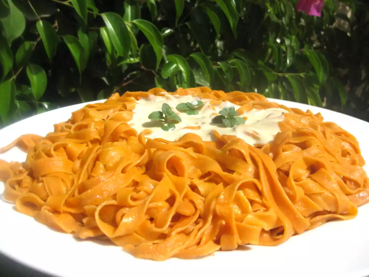 Pasta fresca casera de tomate (con y sin Thermomix)