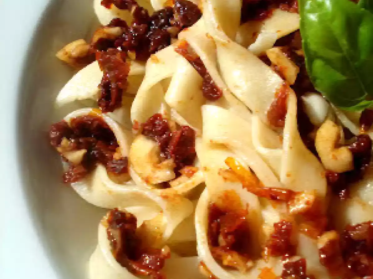 PASTA FRESCA CON ALIÑO DE TOMATES SECOS Y AVELLANAS - foto 3