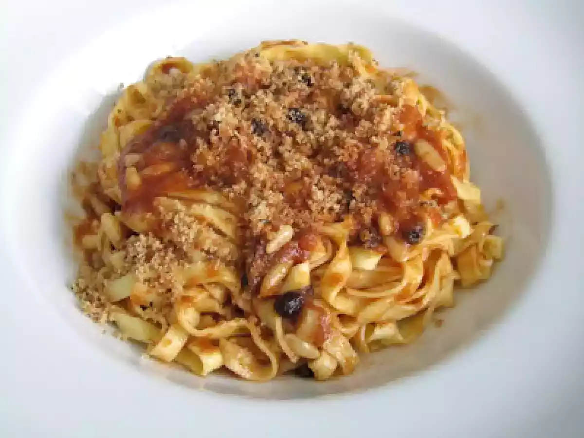 Pasta Fresca con Anchoas y Tomate