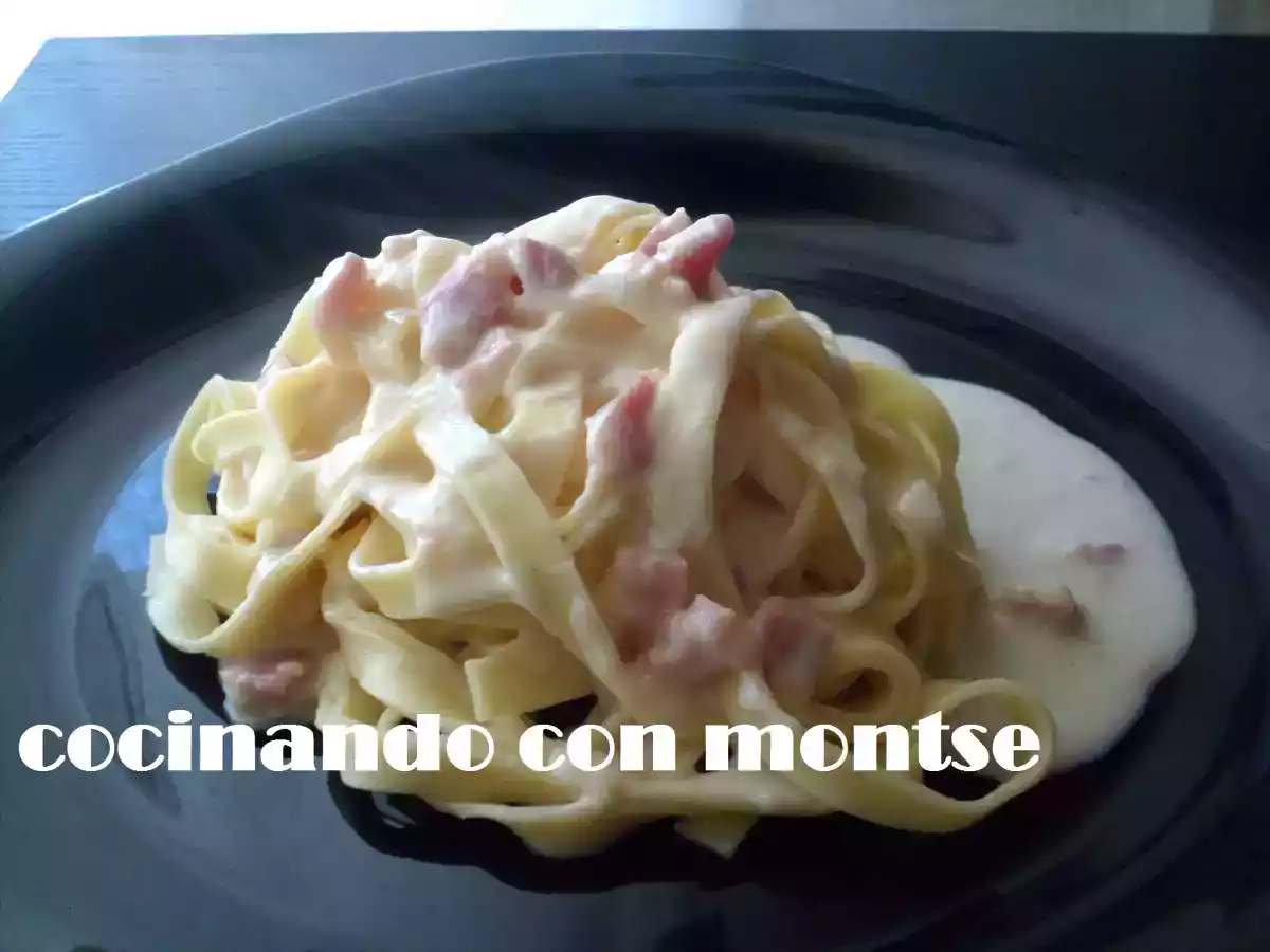 Pasta fresca con salsa de queso
