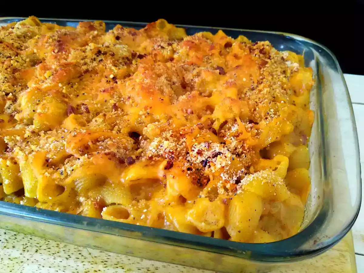 Pasta gratinada con queso al estilo indio