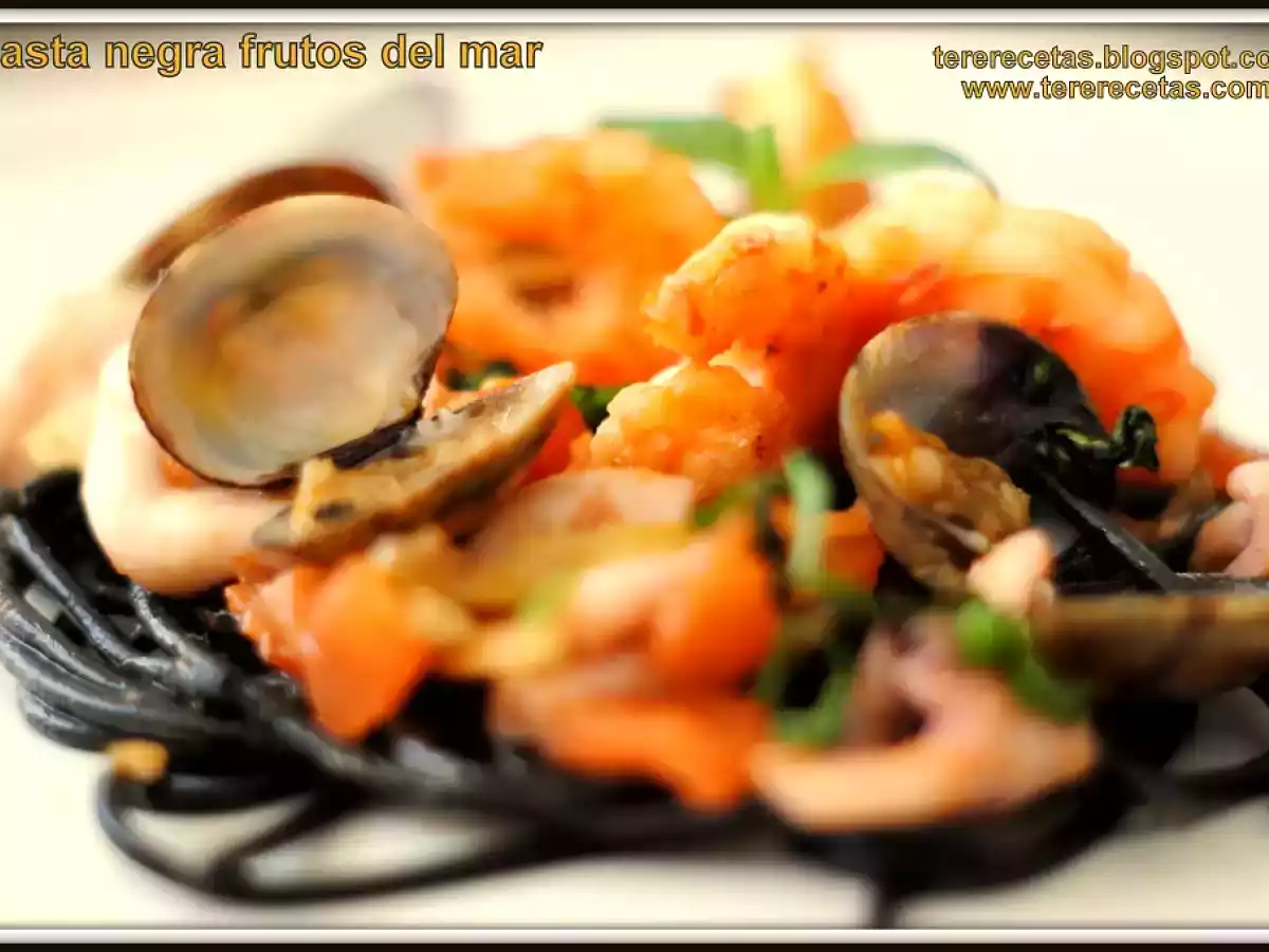 Pasta negra frutos del mar. - foto 2