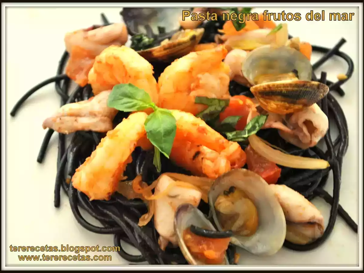 Pasta negra frutos del mar. - foto 3