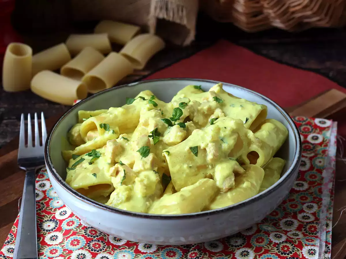 Pasta paccheri con salsa cremosa de salmón y azafrán - foto 4