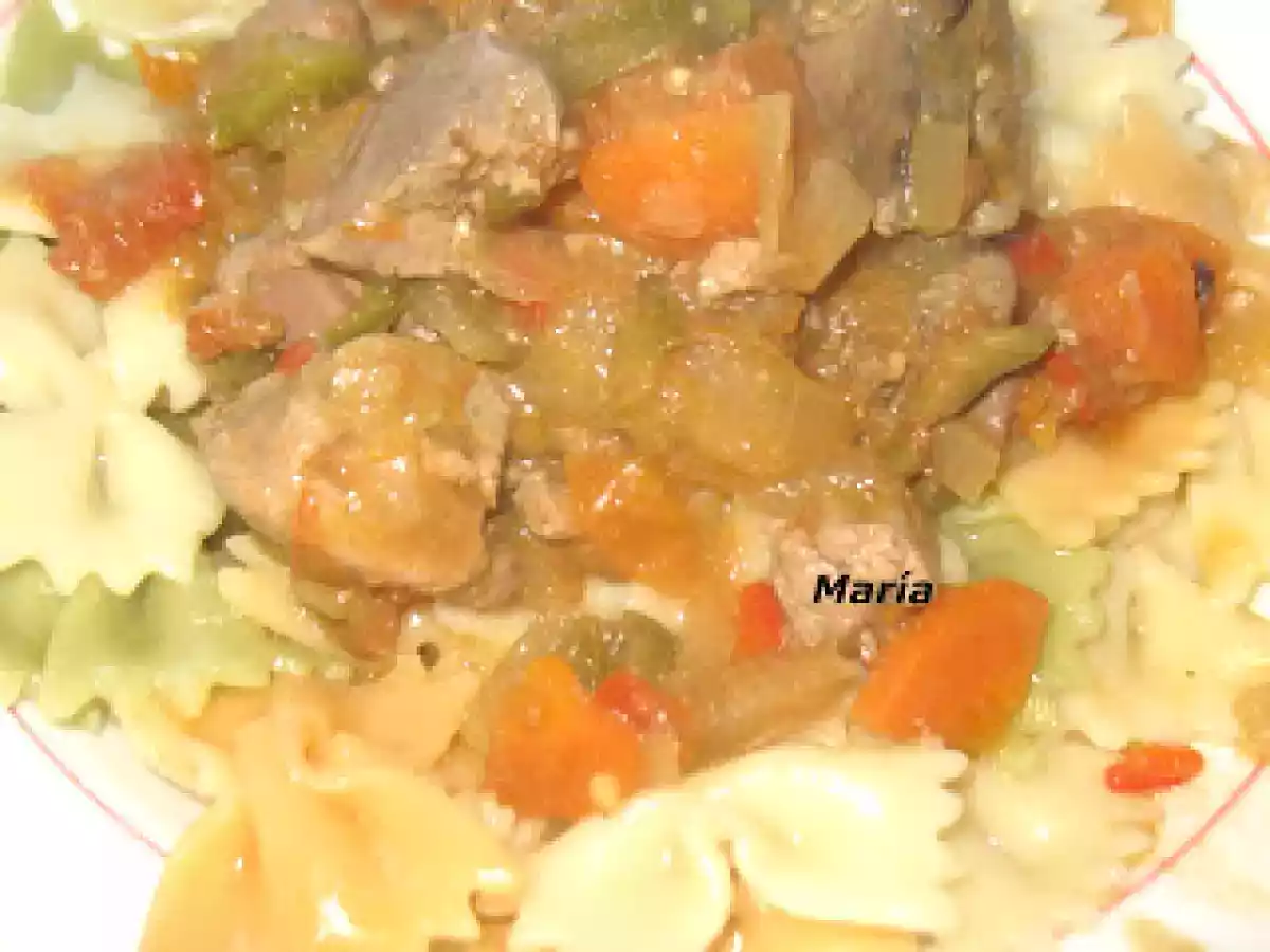 Pasta pajaritas con asadura de pollo