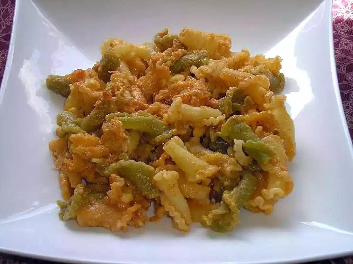 Pasta rápida con pisto y queso