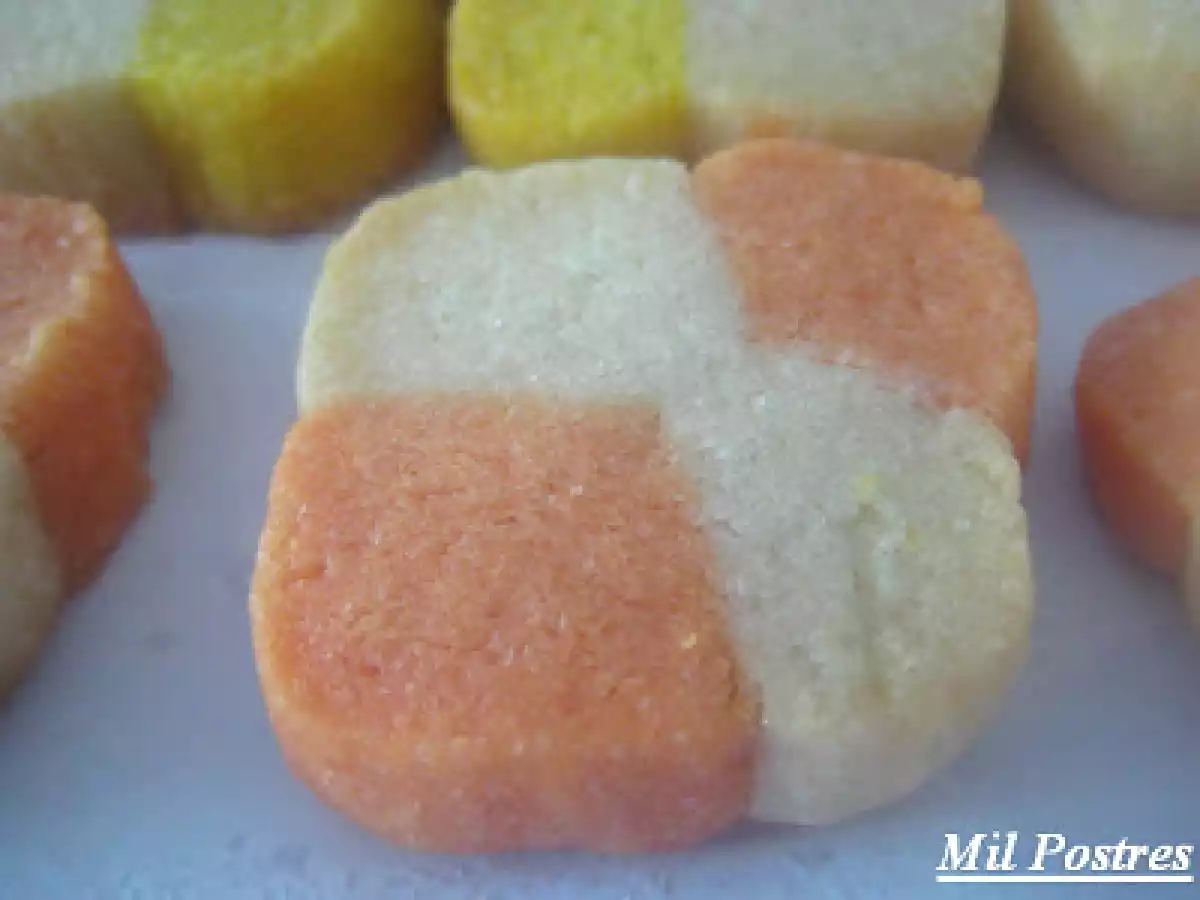 Pastas damero. Con restos de masa de galletas de colores