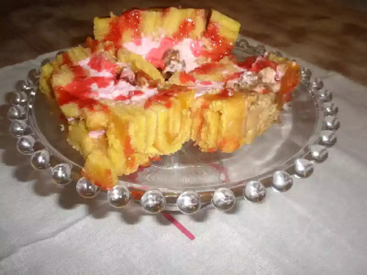 PASTEL CON CREMA DE QUESO, FRAMBUESA Y MERMELADA DE DATILES CON KUMQUAT