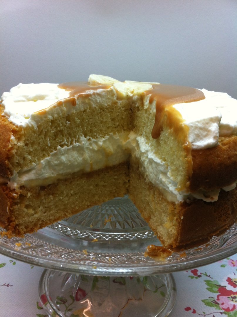 Pastel con nata, dulce de leche y plátanos, banoffee cake Receta