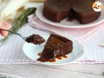 Pastel cremoso de chocolate y caramelo salado - foto 3