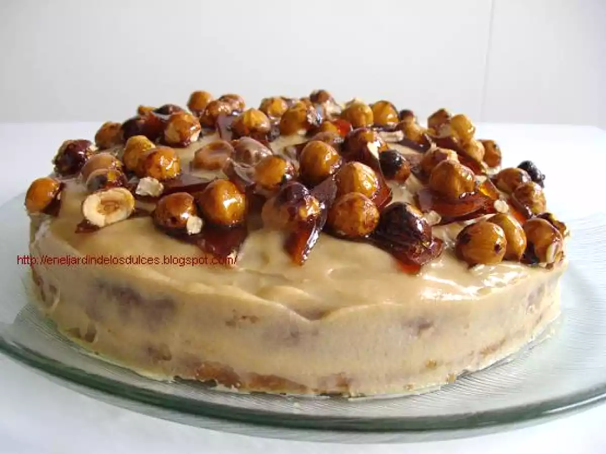Pastel de café y praliné de avellanas