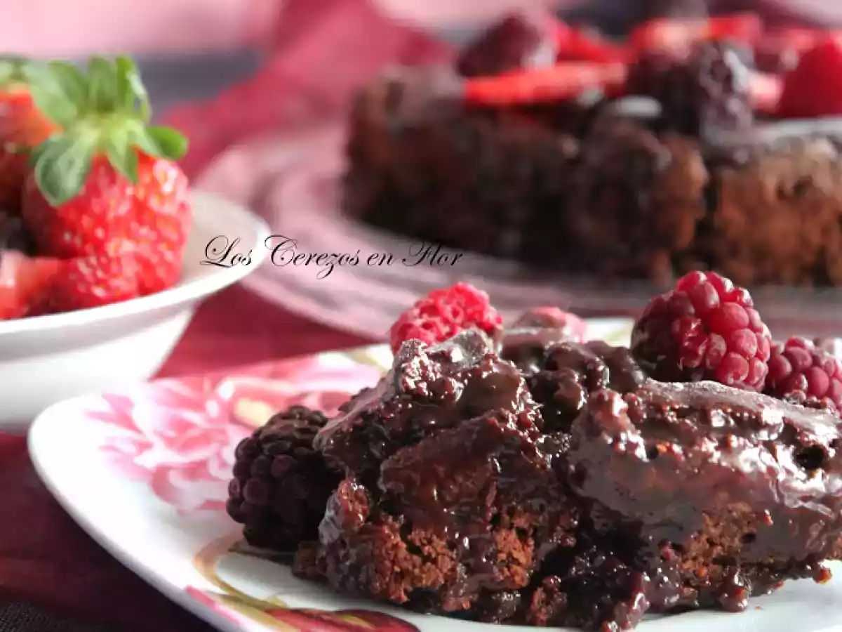 Pastel de Chocolate con frutos rojos y sin Gluten - foto 5