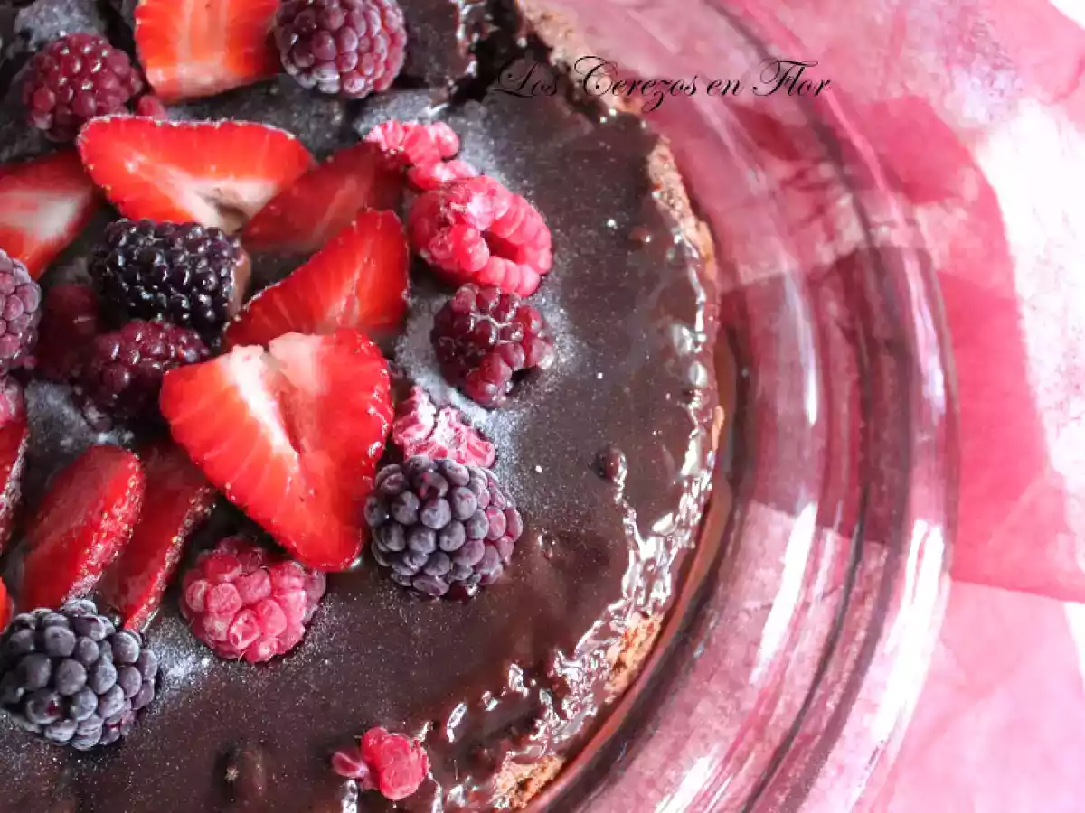 Pastel de Chocolate con frutos rojos y sin Gluten