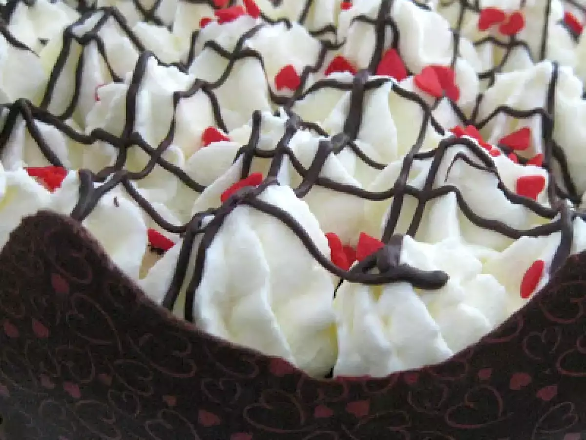 PASTEL DE CHOCOLATE, NATA Y CORONA CON TRANSFER - foto 2