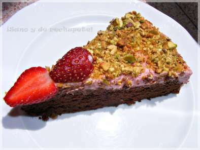 Pastel de chocolate y fresas con pistacho (Chocolate and strawberry cake with pistachio), foto 4