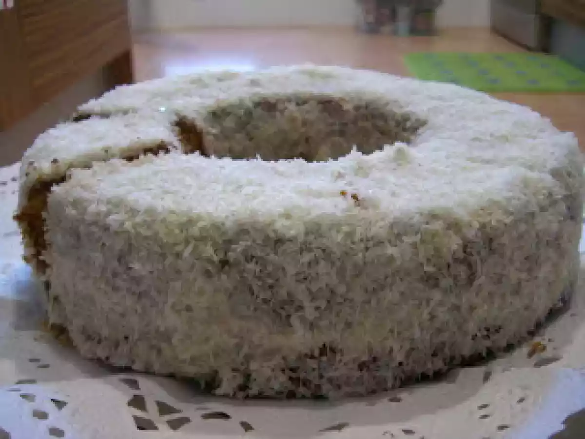 PASTEL DE COCO Y BOMBON