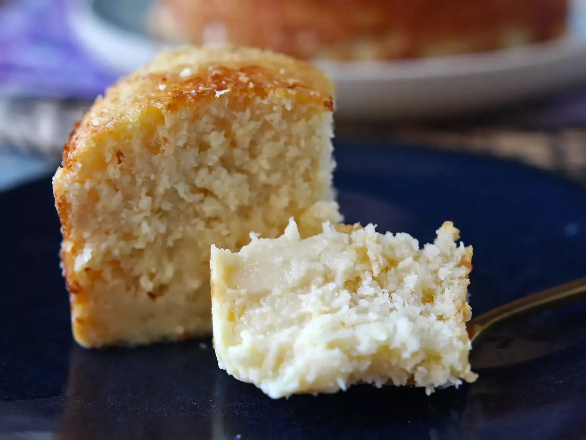 Pastel de coco y leche condensada con textura de flan: cremoso, fácil y sin harina